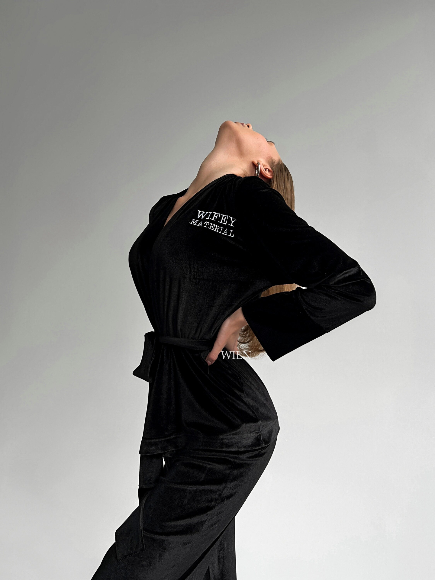 Wiln MAJESTIC - Black Velour Robe